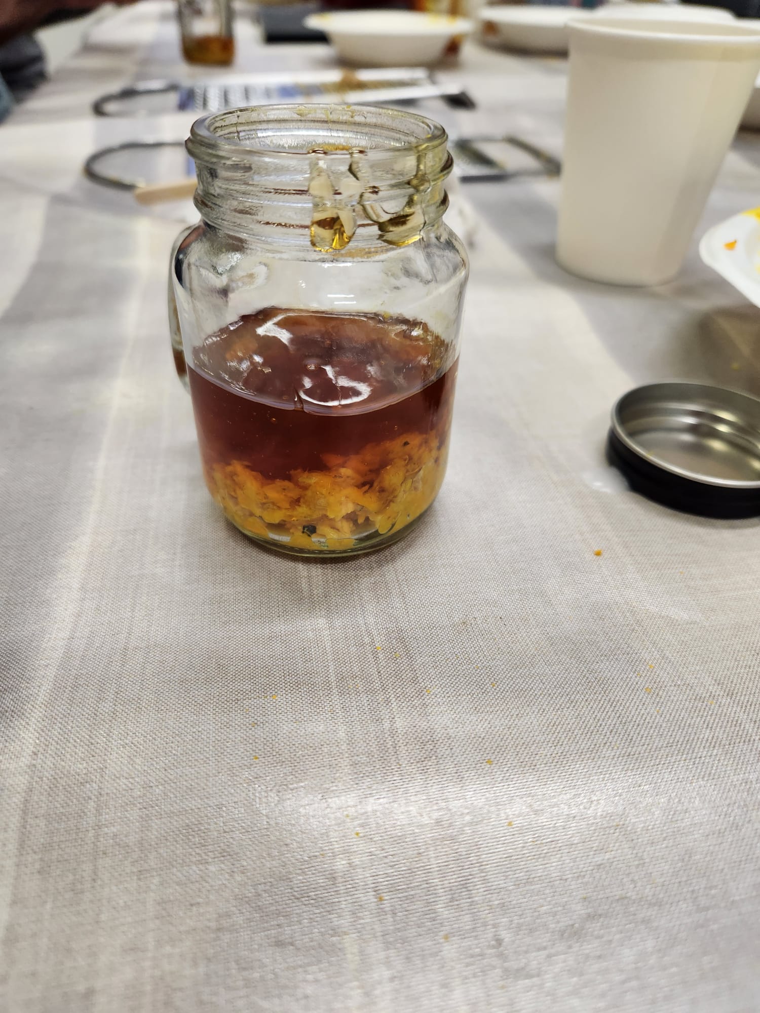 הכנת מוצרים בסדנה